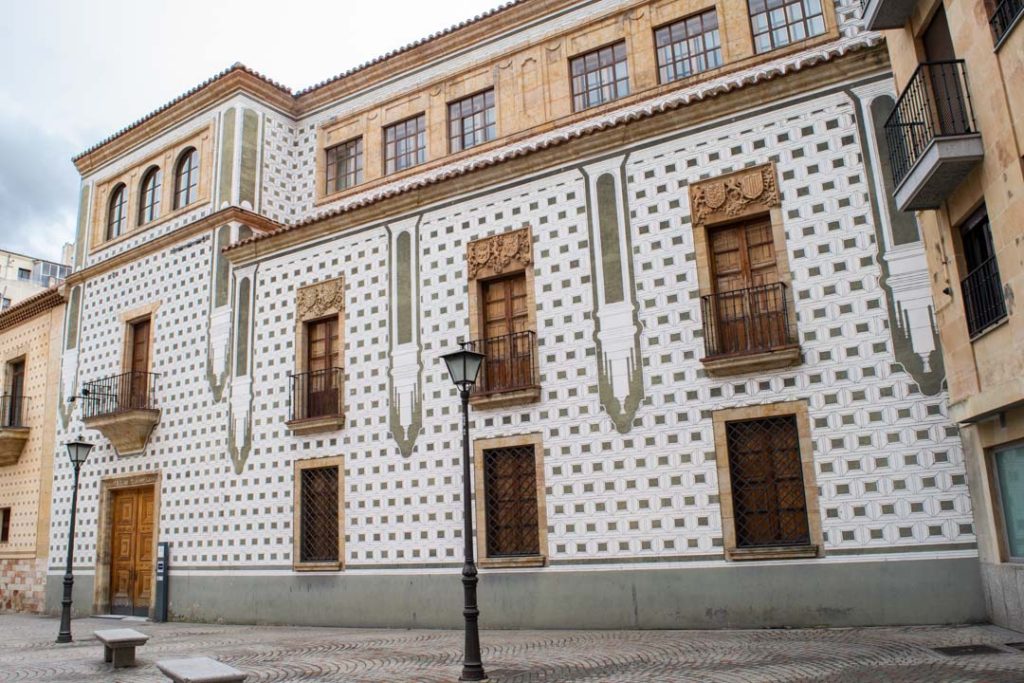 sgraffito architecture in Spain