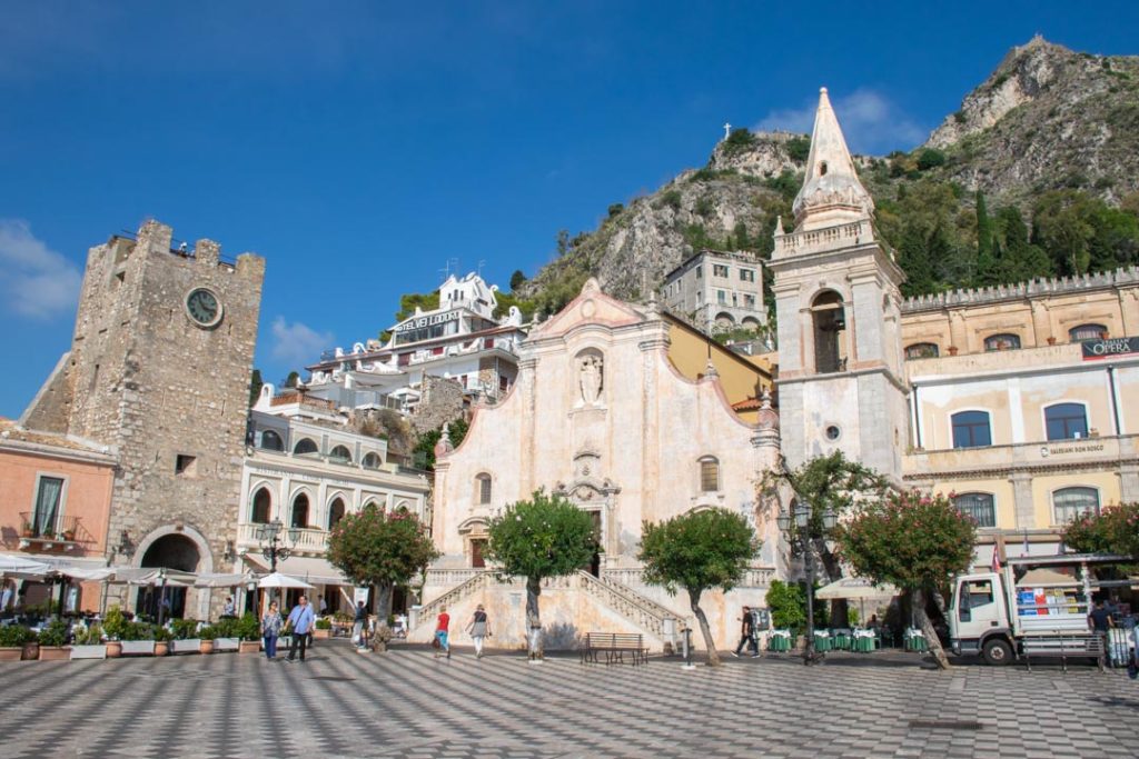 Piazza IX Aprile, Best Places to Visit in Taormina Sicily