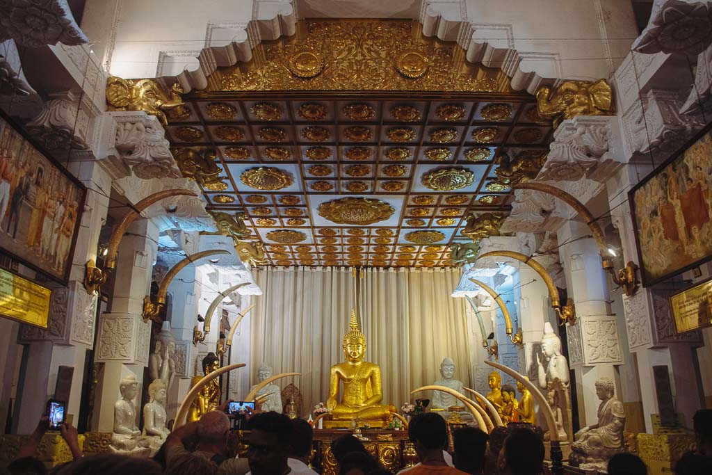 Temple of the Tooth, what to do in Kandy