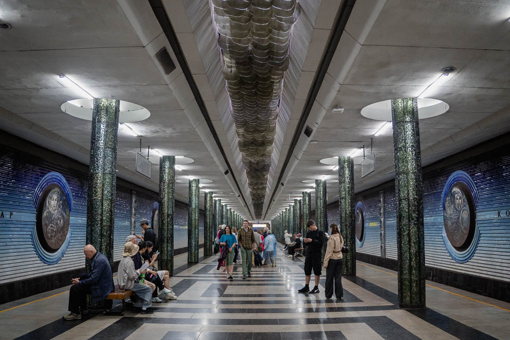 Kosmonavtlar, visiting Tashkent stations